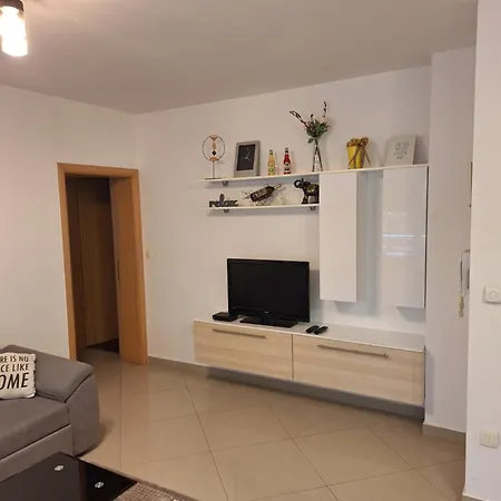 Enjoy Free Private Parking モスタル