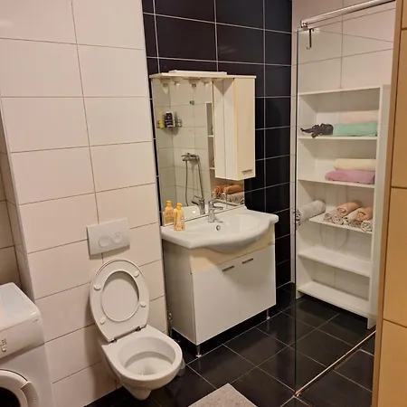 Enjoy Free Private Parking * モスタル