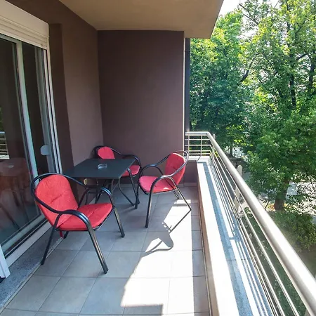 Apartment Enjoy Free Private Parking