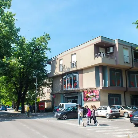 Enjoy Free Private Parking * モスタル