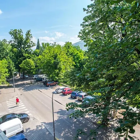 Enjoy Free Private Parking Apartment